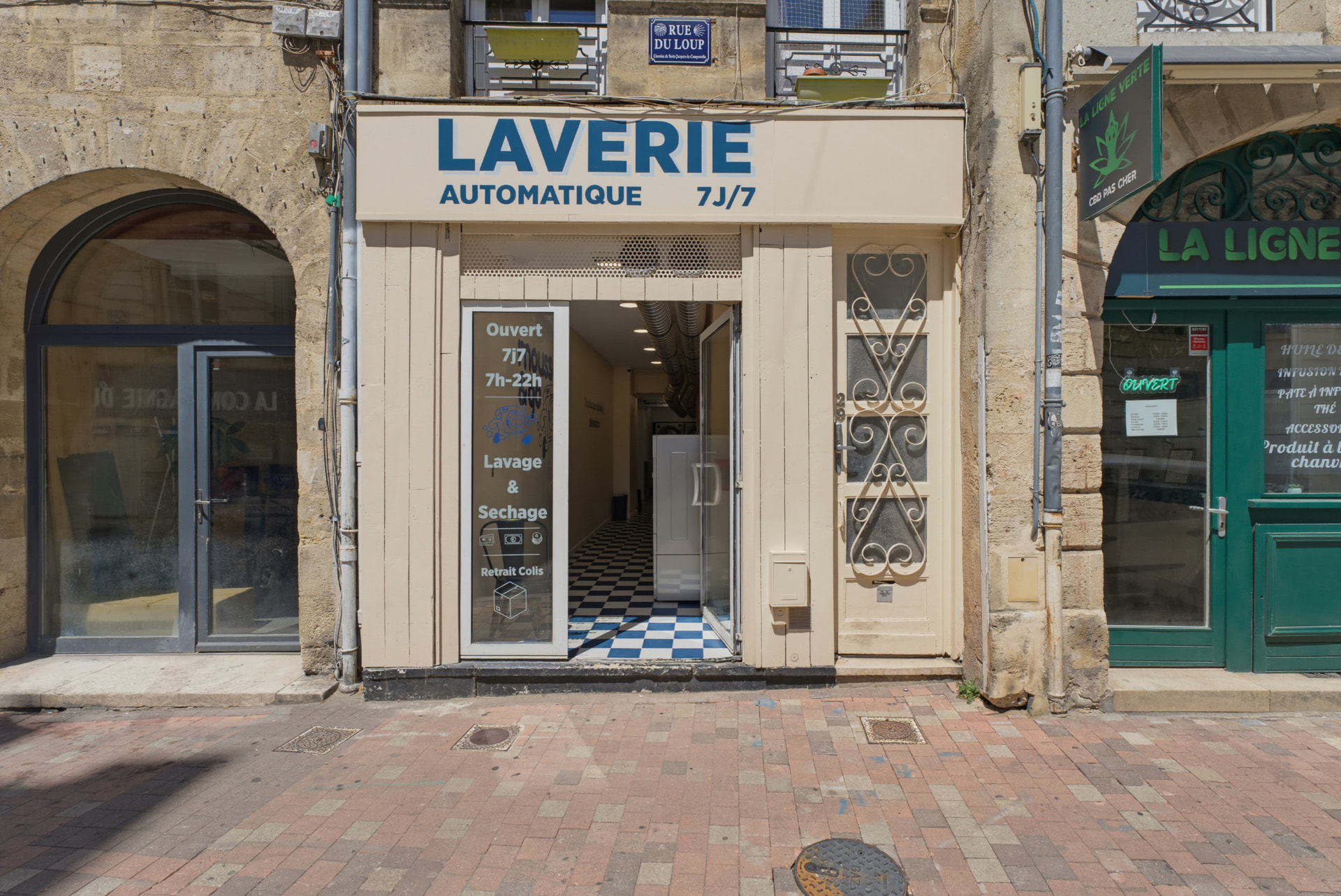 Devanture de la laverie automatique Mousse & Go, 29 rue du Loup à Bordeaux